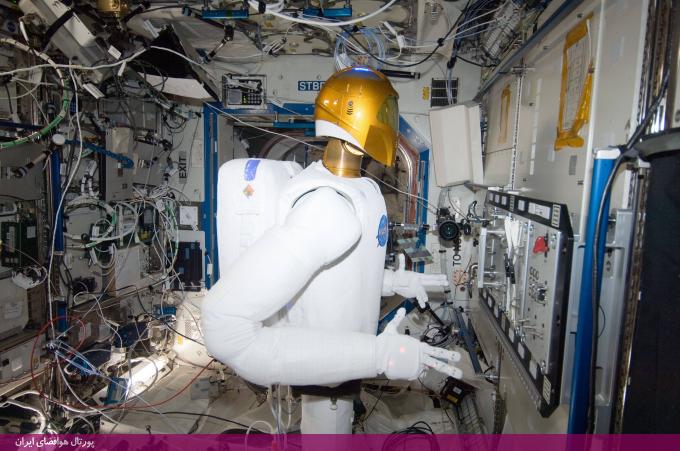 یکی از ربات‌های انسان‌نمای سری روبونات مستقر در ایستگاه فضایی بین‌المللی