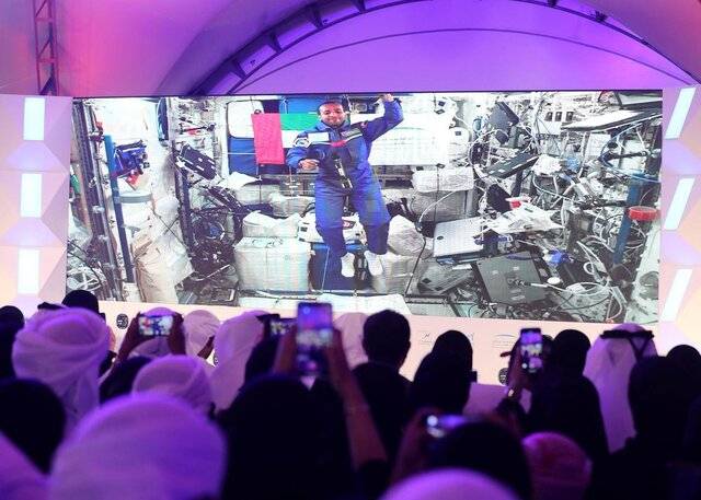 نخستین فضانورد اماراتی با زمین ارتباط برقرار کرد