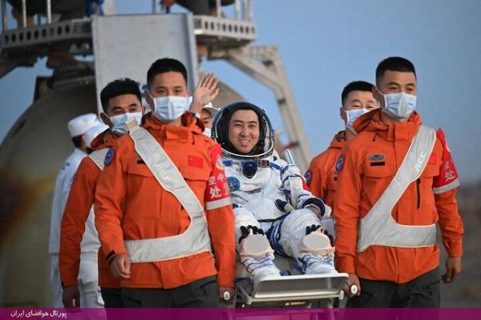 سه فضانورد شنژو ۲۱ روز ۲۹ مه از ایستگاه فضایی &laquo;تیانگونگ&raquo; (Tiangong) چین به زمین بازگشتند و ساعت ۸:۱۱ صبح به وقت منطقه زمانی شرقی در محل فرود &laquo;دونگفنگ&raquo; (Dongfeng) واقع در مغولستان داخلی فرود آمدند.