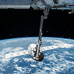 ISS043E124426 (04/17/2015) --- The Canadarm2 robotic arm grapples the SpaceX Dragon CRS-6 cargo spacecraft before attaching it to the International Space Station. Robotics officers at Mission Control Houston installed the vehicle to the Earth-facing port of the Harmony module. Emptied of its cargo Dragon is set to return to Earth on May 21.
